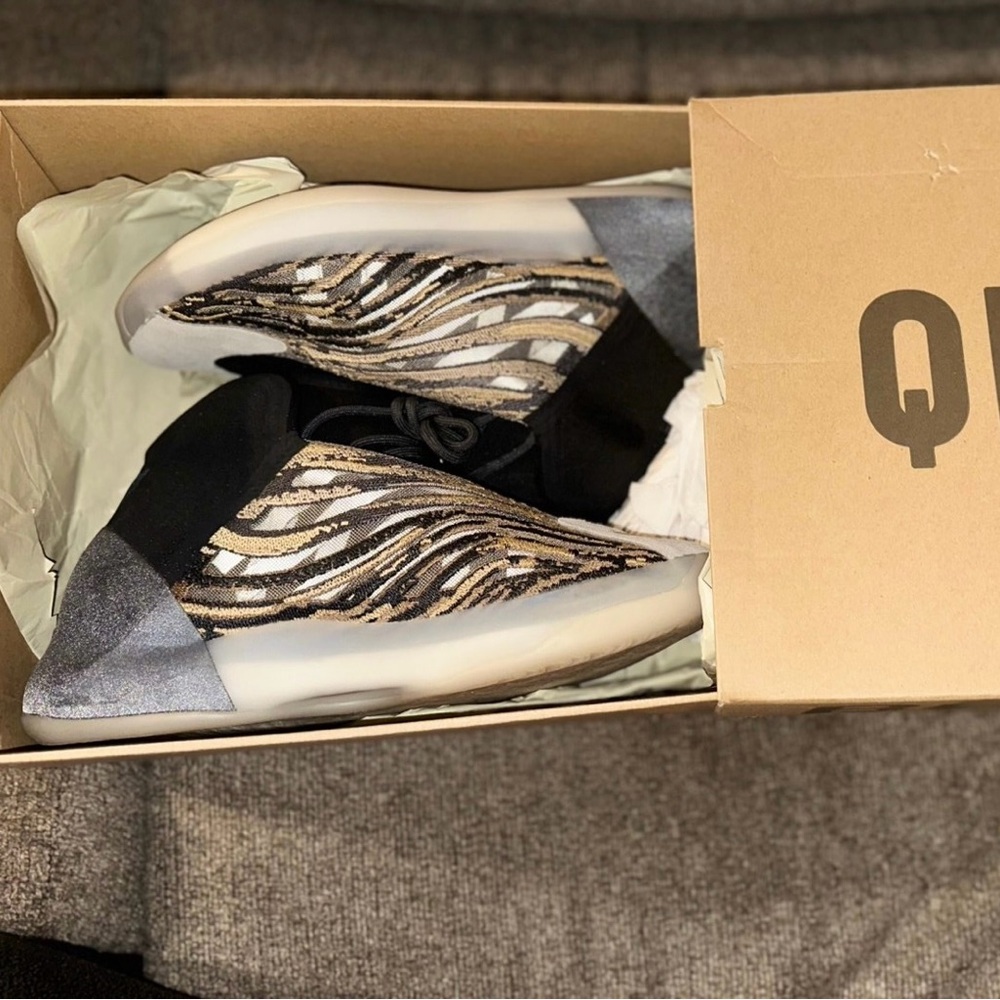Yeezy QNTM Boost Amber Tint